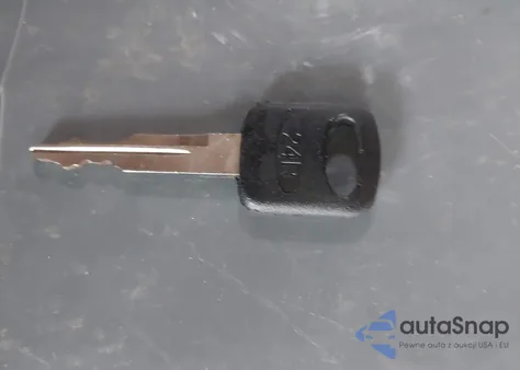 2002 Lincoln Town Car Executive from USA, damaged, VIN 1LNHM81W42Y608998